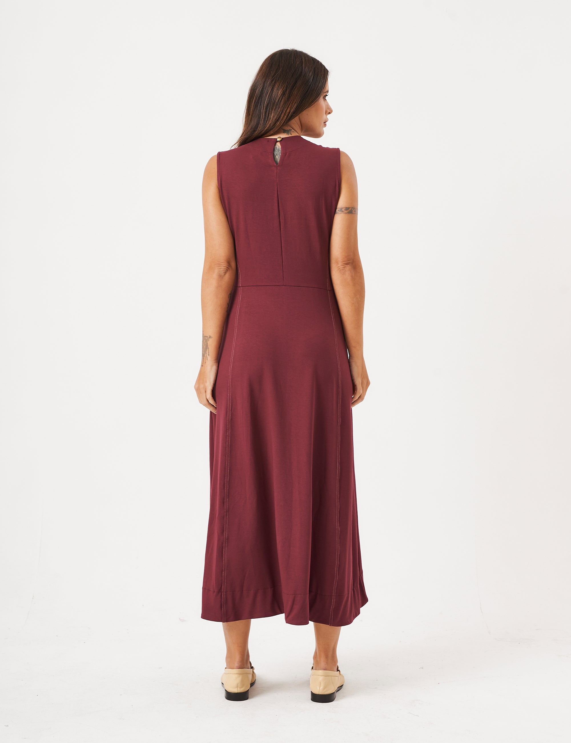 Vestido Pespontado Amelia Malbec