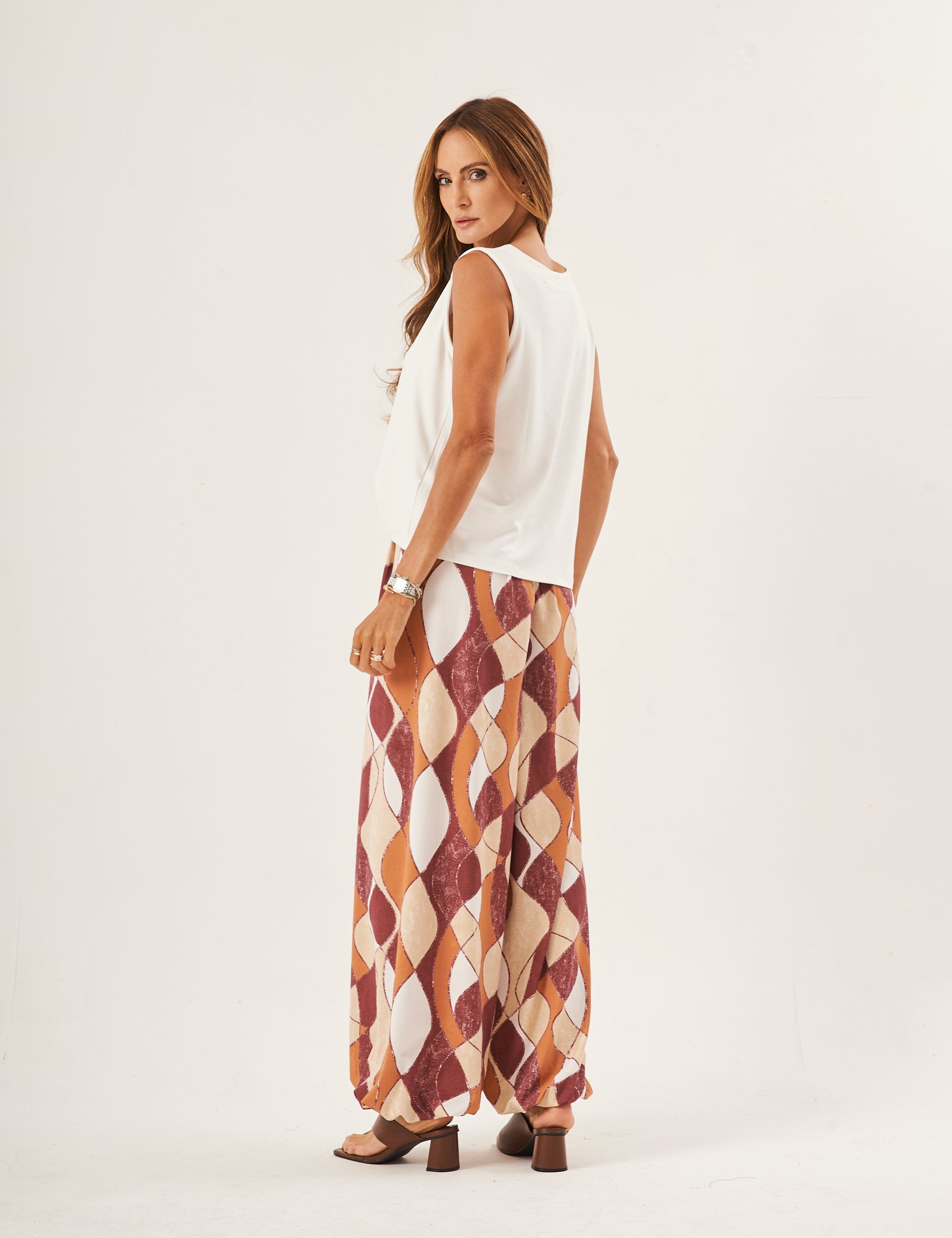 Conjunto Regata Ayla Off White e Calça Cecilia Estampa Malbec
