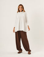 Conjunto Blusa Portillo Gola Alta Off White com Brilho e Calça Aladin Marrom