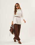 Conjunto Blusa Portillo Gola Alta Off White com Brilho e Calça Aladin Marrom