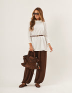 Conjunto Blusa Portillo Gola Alta Off White com Brilho e Calça Aladin Marrom