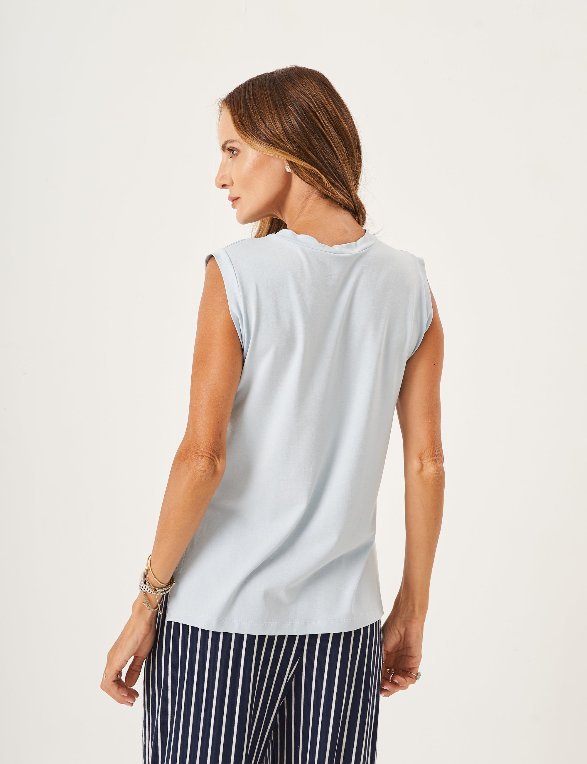 Conjunto Regata Fendas Azul Céu e Calça Ella Azul Marinho