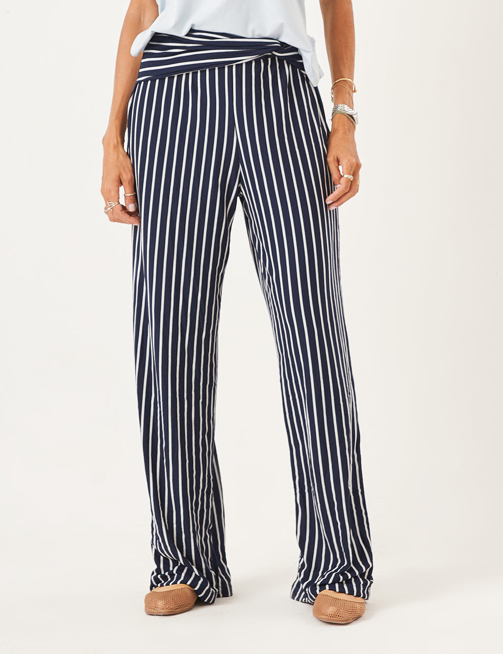 Conjunto Regata Fendas Azul Céu e Calça Ella Azul Marinho