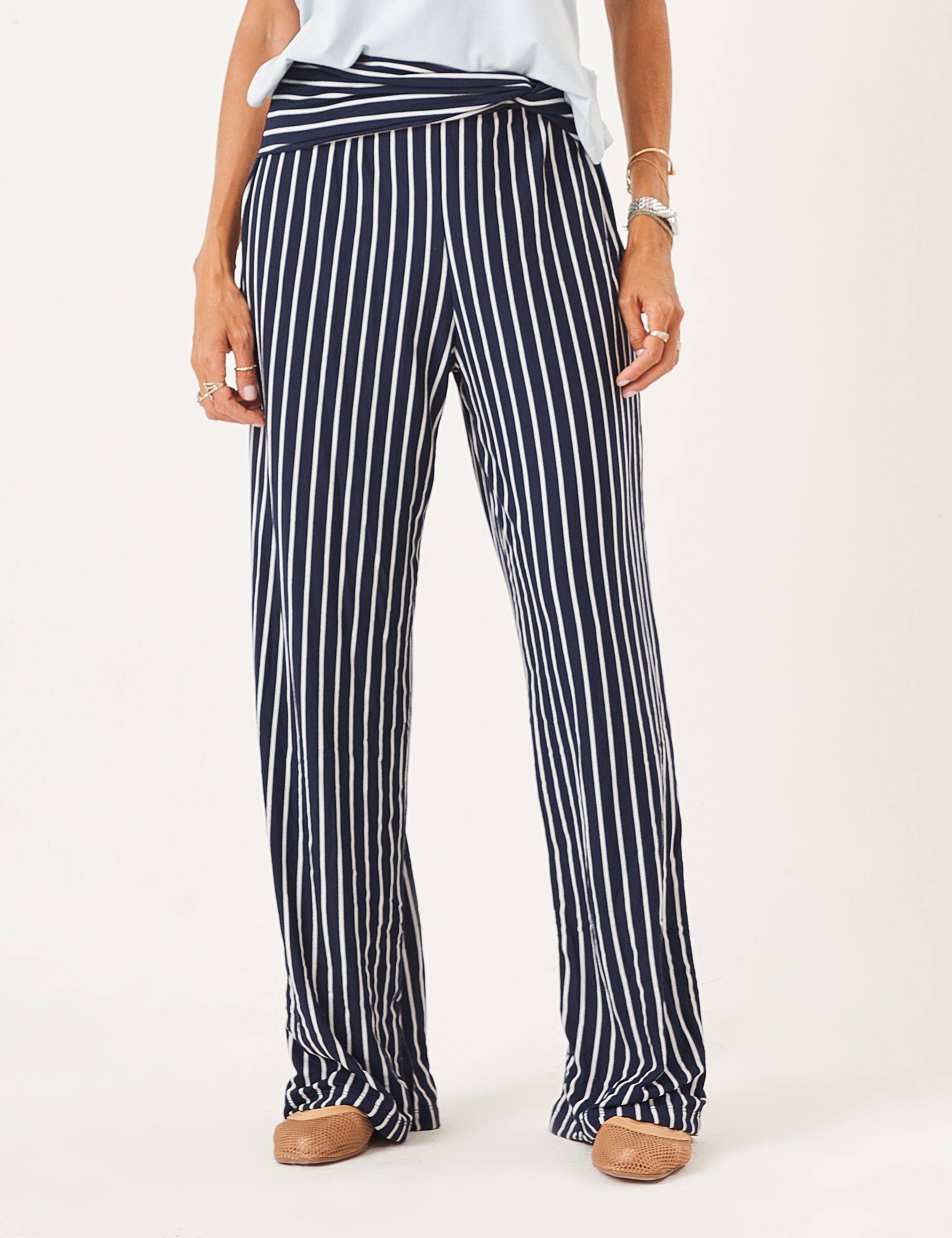 Conjunto Regata Fendas Azul Céu e Calça Ella Azul Marinho