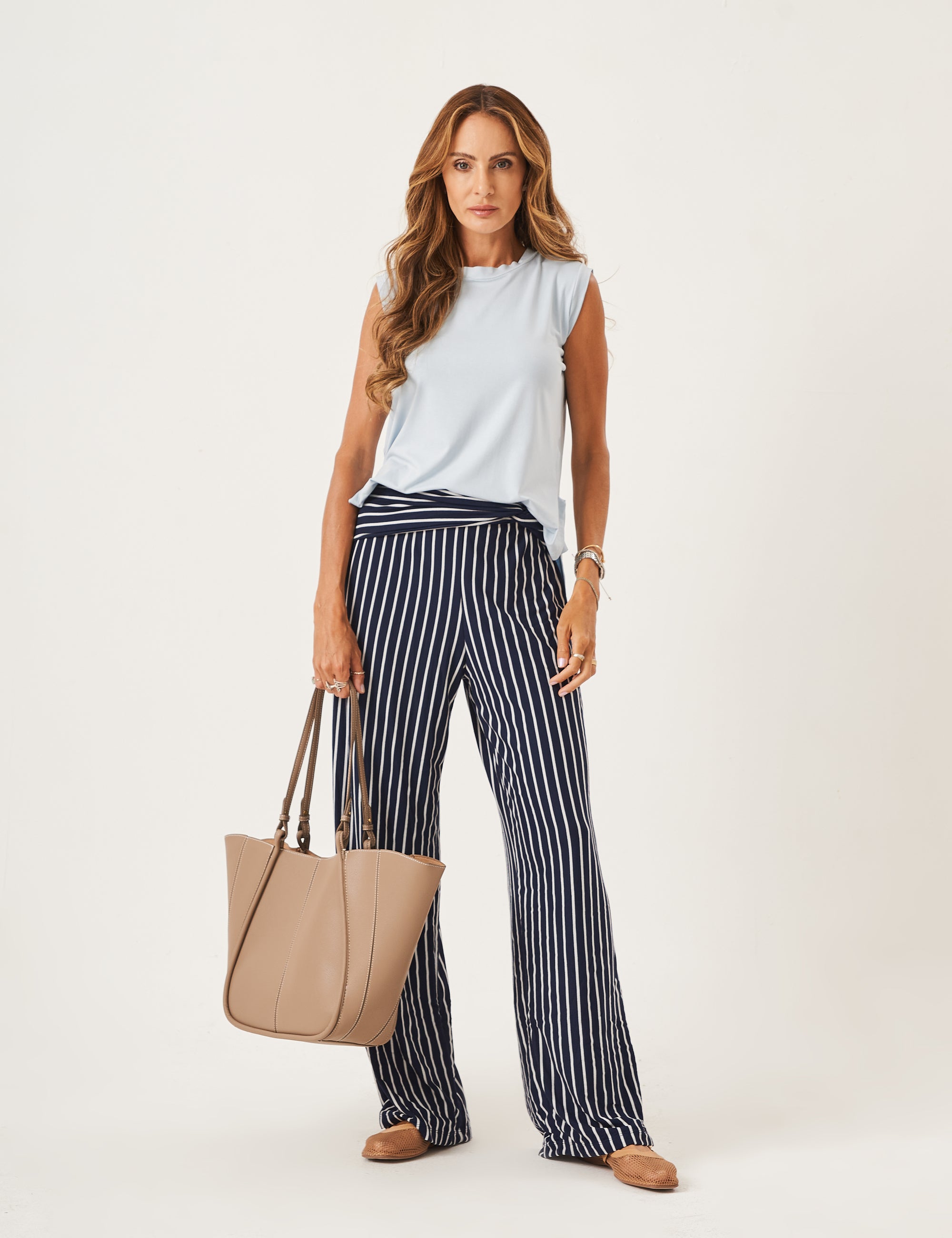 Conjunto Regata Fendas Azul Céu e Calça Ella Azul Marinho