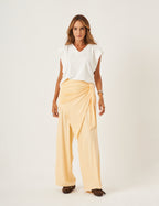 Conjunto Blusa Alessia Off White e Calça Eva Amarelo Manteiga