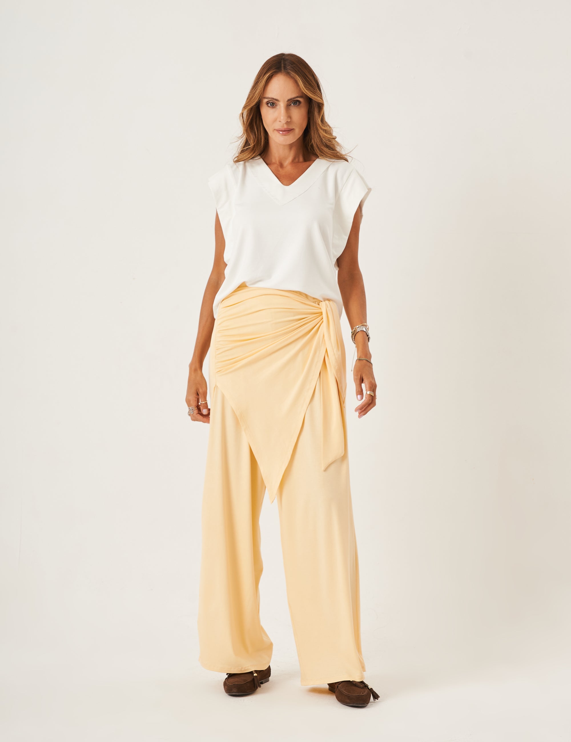 Conjunto Blusa Alessia Off White e Calça Eva Amarelo Manteiga