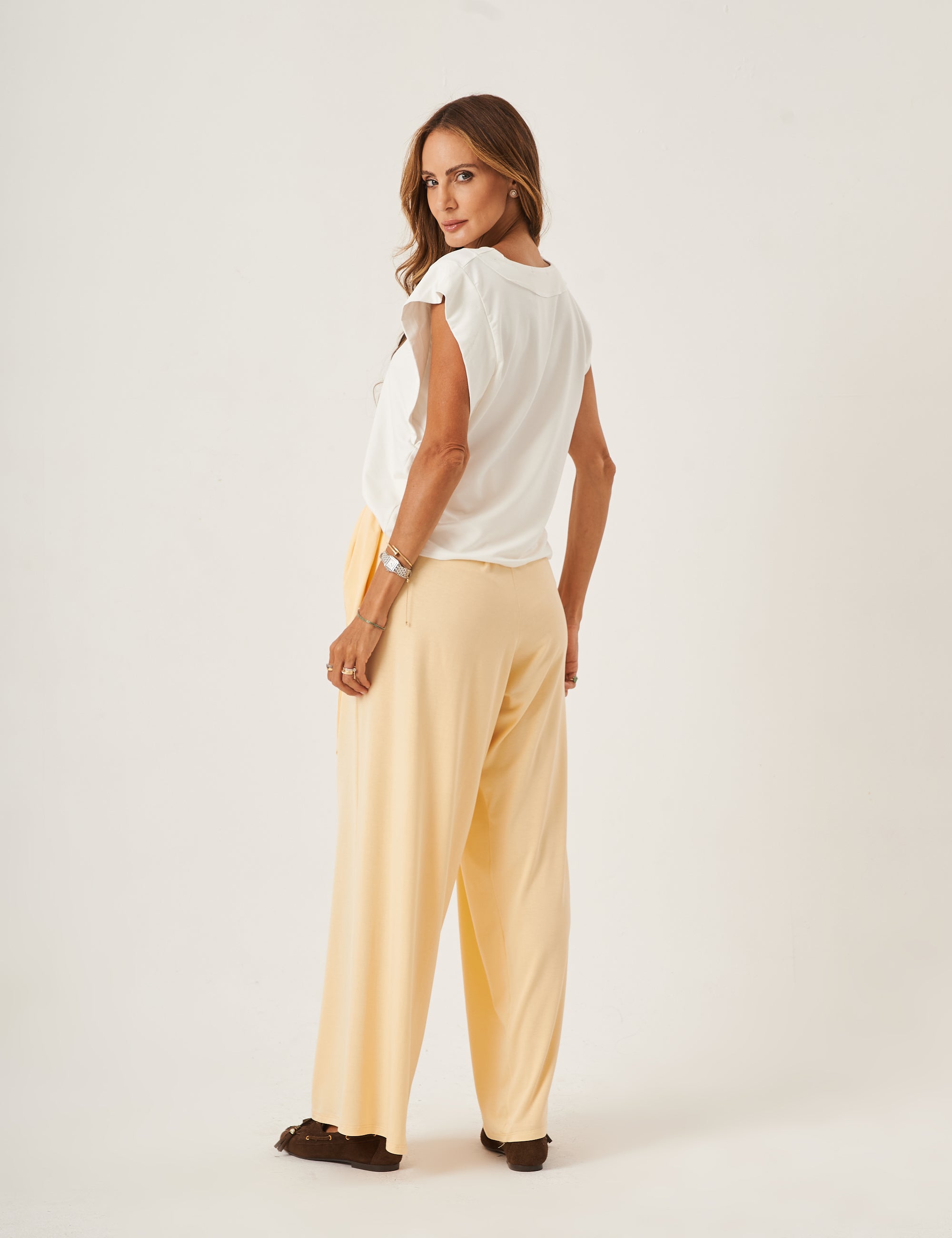 Conjunto Blusa Alessia Off White e Calça Eva Amarelo Manteiga