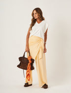 Conjunto Blusa Alessia Off White e Calça Eva Amarelo Manteiga