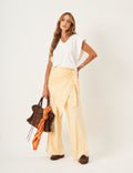 Conjunto Blusa Alessia Off White e Calça Eva Amarelo Manteiga