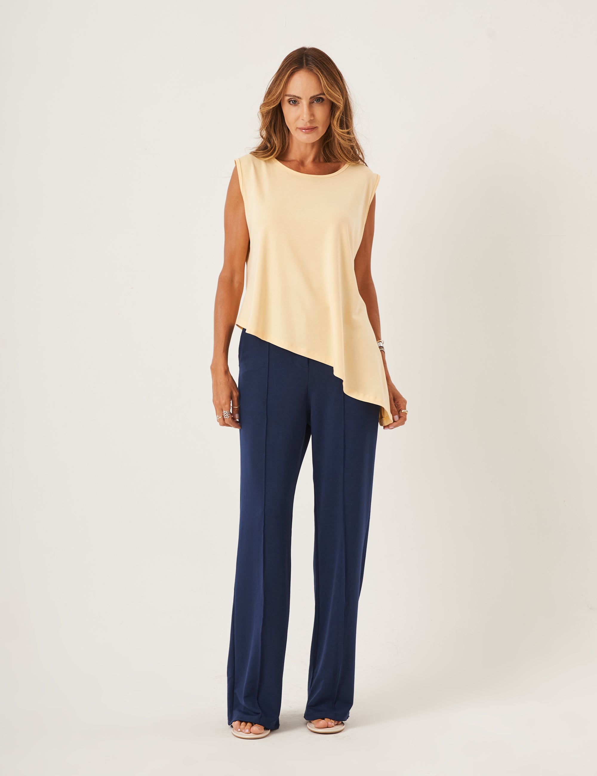 Conjunto Blusa Florence Amarelo Manteiga e Calça Blair Marinho