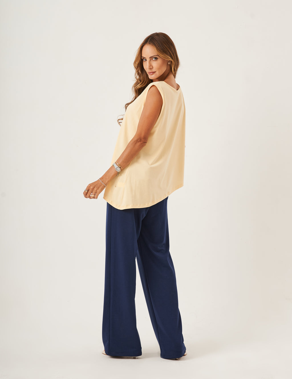 Conjunto Blusa Florence Amarelo Manteiga e Calça Blair Marinho