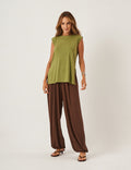 Conjunto Regata Fendas Verde Olivia e Calça Aladin Marrom