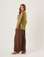 Conjunto Regata Fendas Verde Olivia e Calça Aladin Marrom