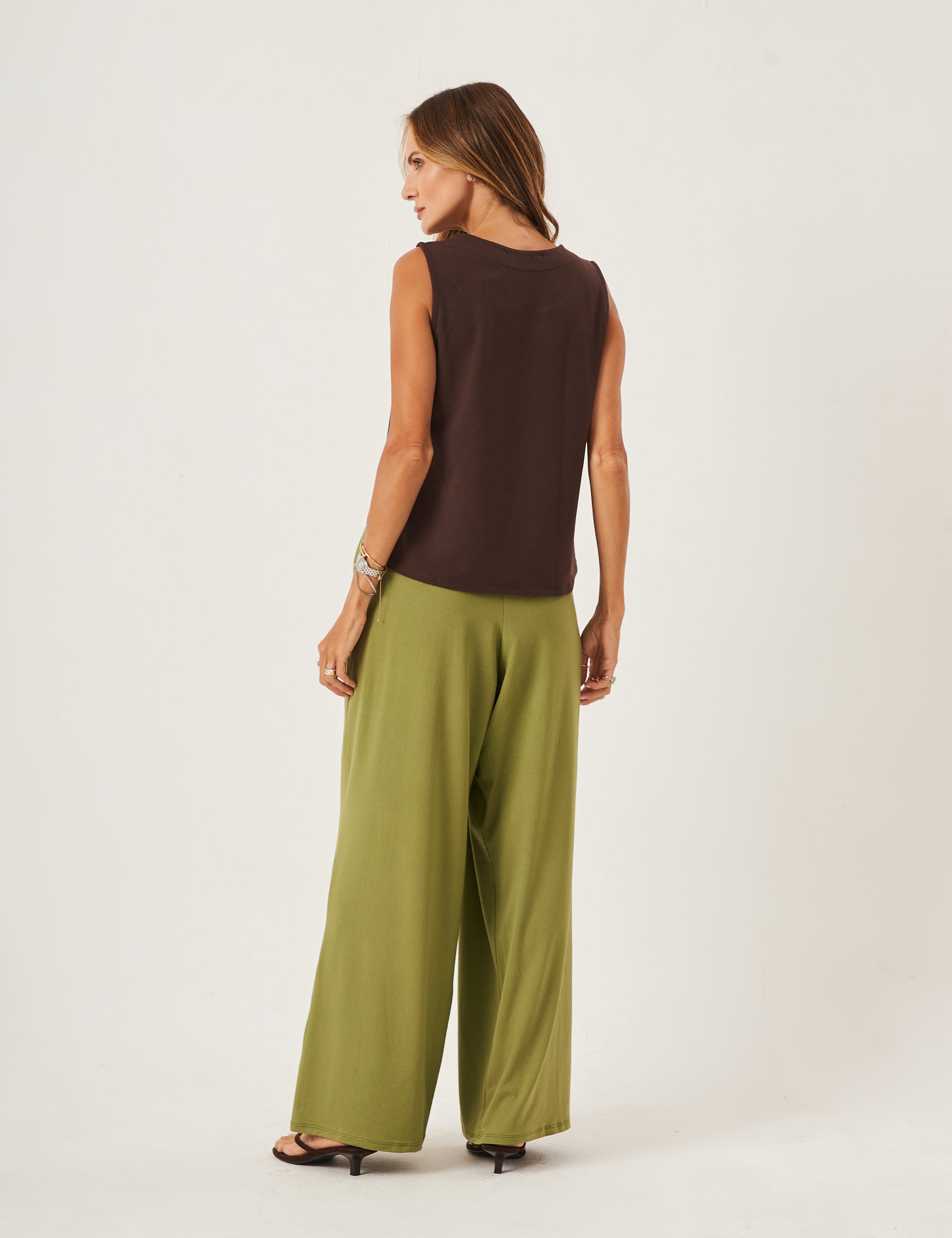 Conjunto Blusa Ayla Marrom e Calça Eva Verde Oliva