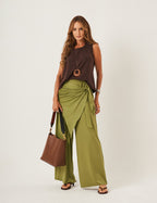 Conjunto Blusa Ayla Marrom e Calça Eva Verde Oliva