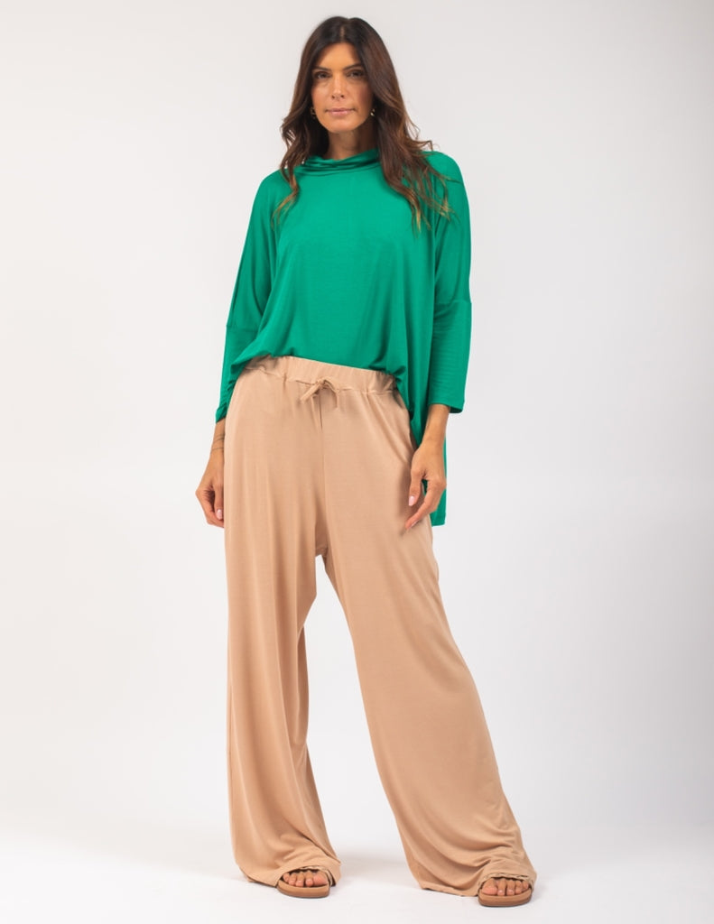 Conjunto Blusa gola boba verde bandeira com Calça Kimono Bege