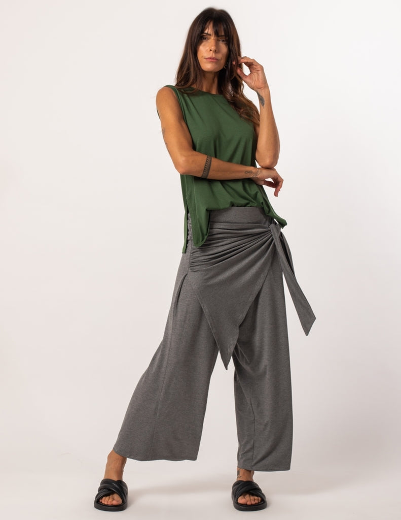Conjunto Regata Fendas Verde com Calça Eva mescla