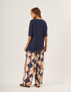 Conjunto Blusa Chiara Azul Marinho e Calça Cecilia Estampa Azul Marinho