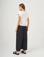 Calça Pantalona Cropped Vera em Malha Canelada Preta