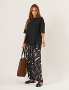 Conjunto Blusa Chiara Preta e Calça Cecilia Estampa Preta com Detalhes em Bege