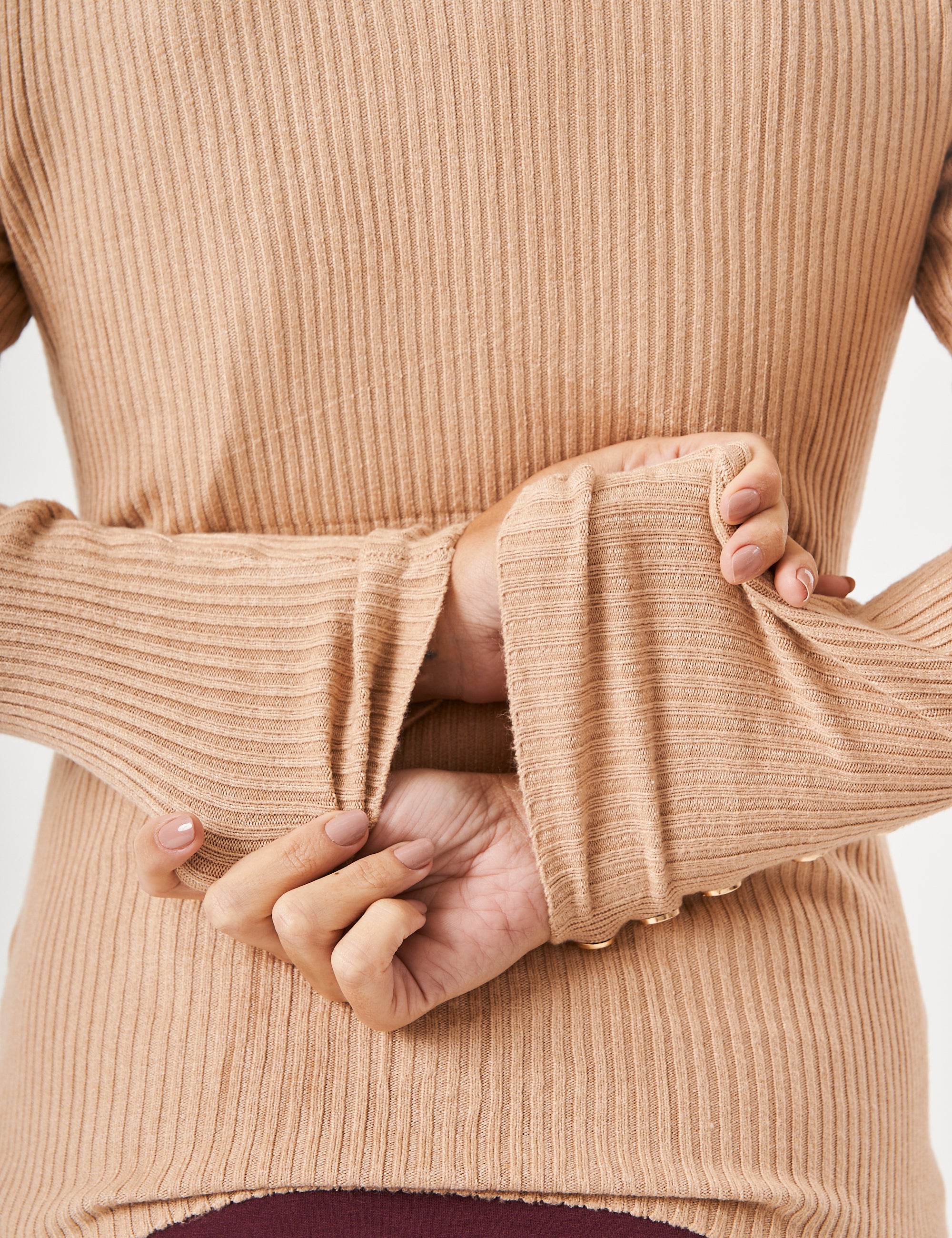 Tricot Bege Com Botões Dourados