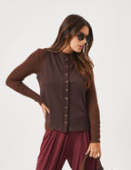 Trijunto Colete Melanie Marrom, Calça Aladin Malbec e Tricot MarromCom Botões Dourados