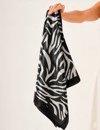 Lenço Estampado Mix Branco e Preto