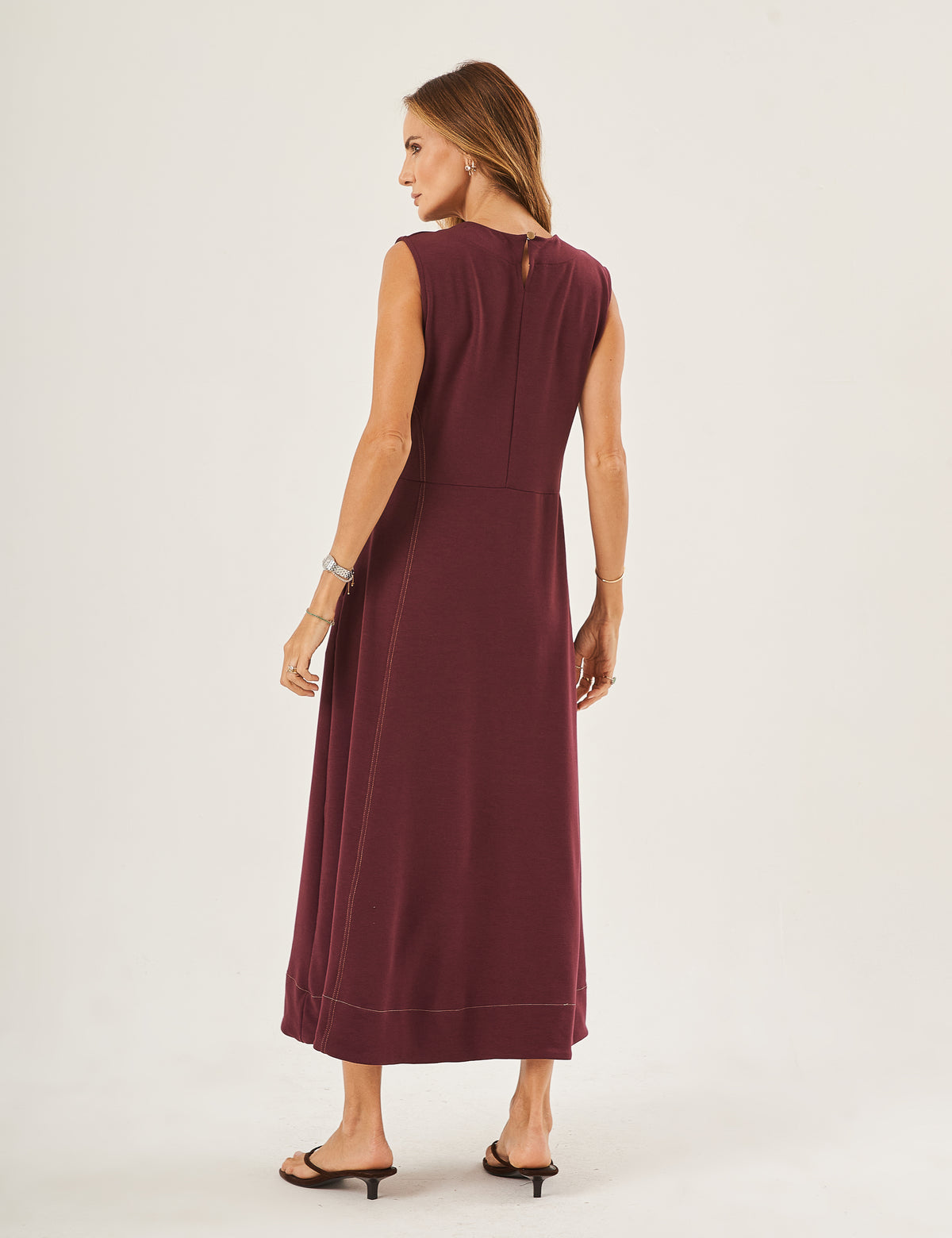 Vestido Pespontado Amelia Malbec