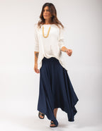 Blusa Gola careca Off White e Saia Eloa azul marinho