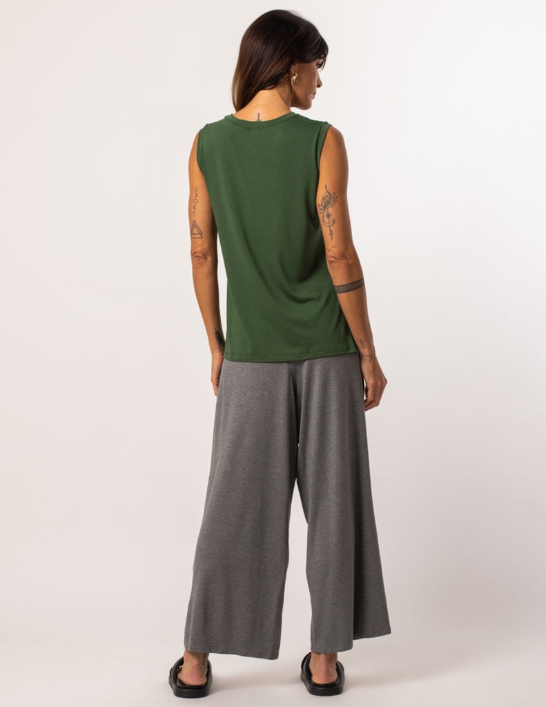 Conjunto Regata Fendas Verde com Calça Eva mescla