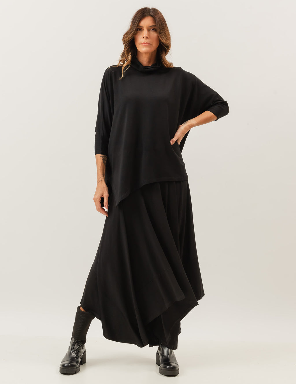 Conjunto Blusa Panamá Preta e Saia Midi Eloá Preta