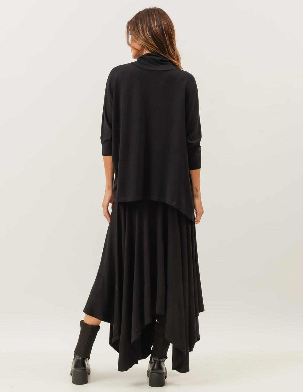Conjunto Blusa Panamá Preta e Saia Midi Eloá Preta