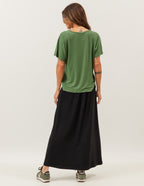 Conjunto Blusa Maria Verde Militar e Saia Midi Valença Preta