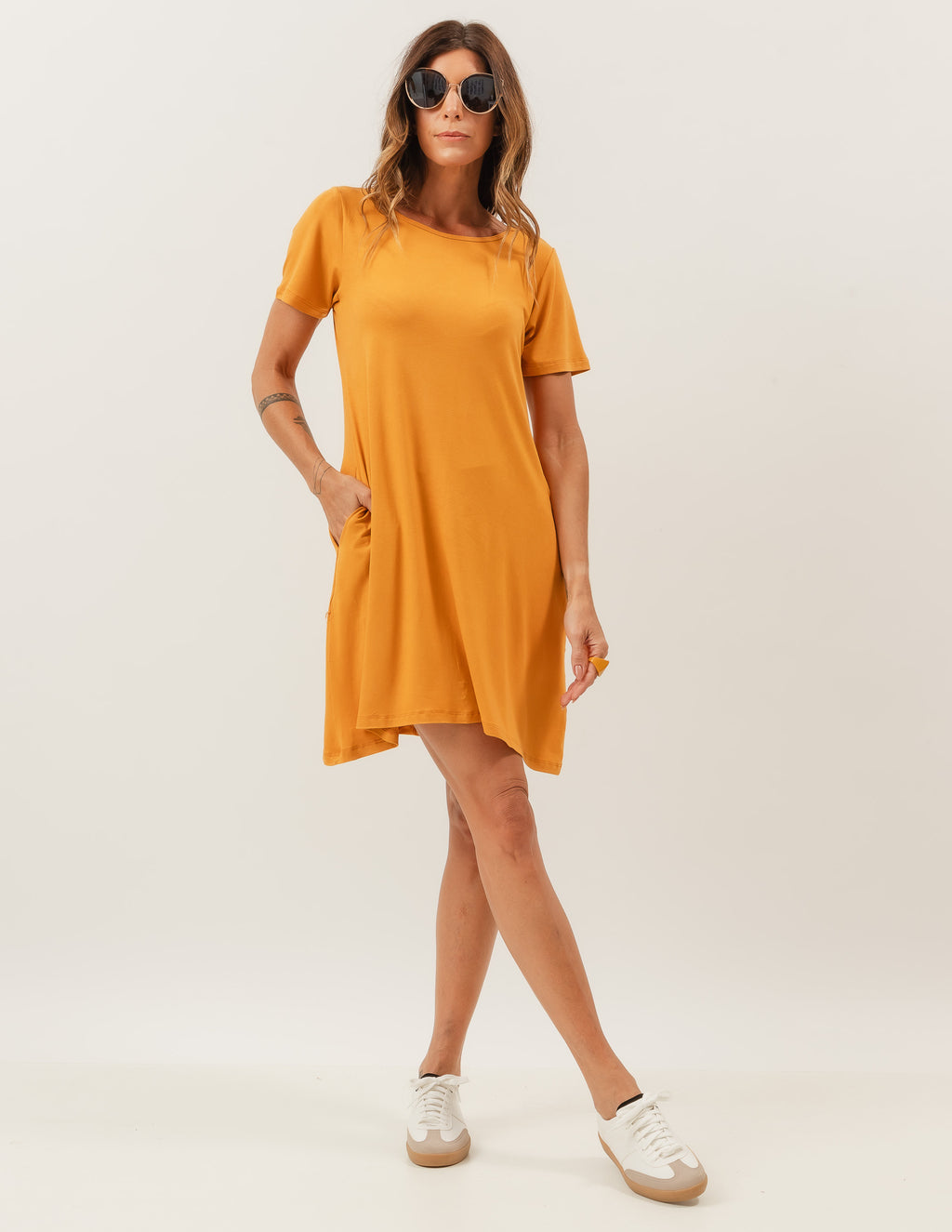Vestido Curto com Bolso Mostarda