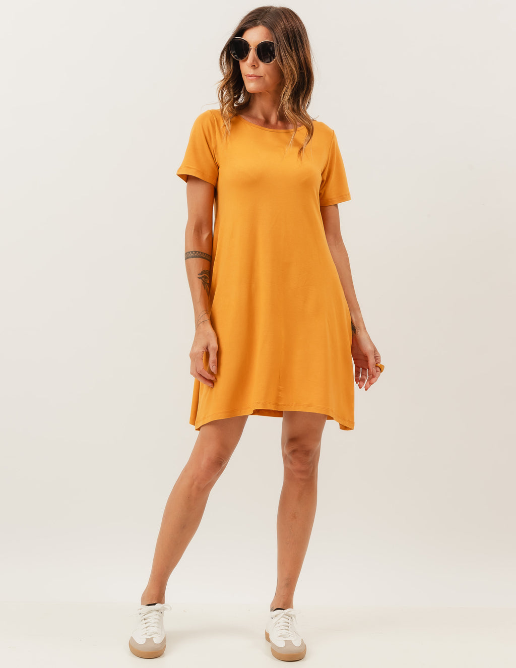 Vestido Curto com Bolso Mostarda