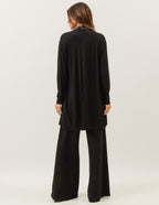 Trijunto Cardigan Longo Preto com Regata fendas preta e Calça Panamá Preta