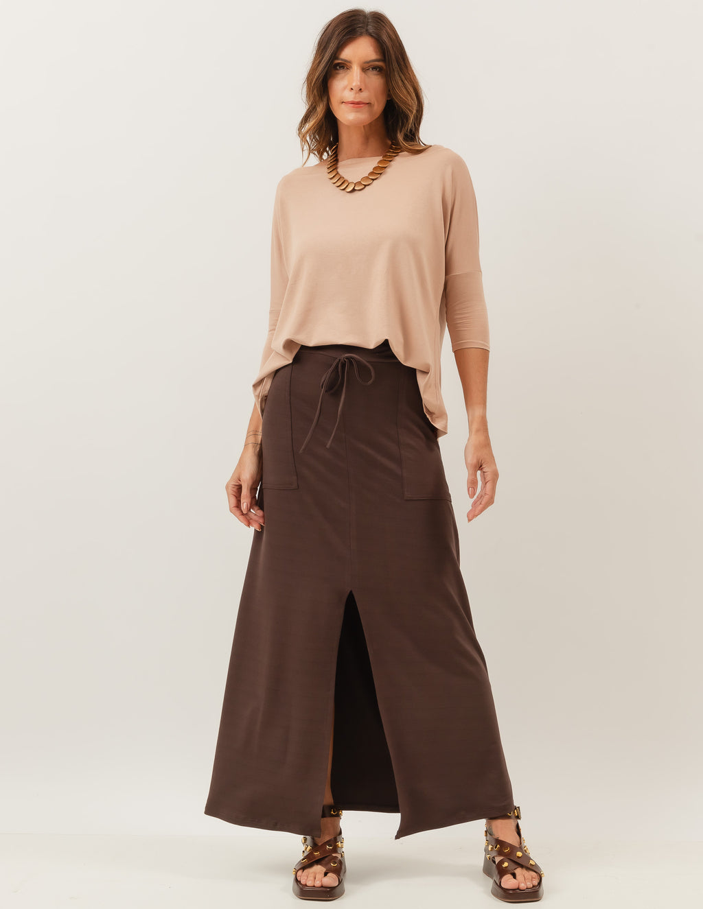 Conjunto Blusa Eva Bege e Saia Midi Valença Marrom