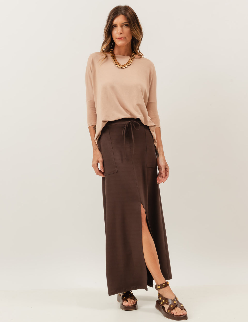 Conjunto Blusa Eva Bege e Saia Midi Valença Marrom
