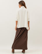 Conjunto Blusa Valença Off White e Saia Midi Valença Marrom