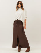 Conjunto Blusa Valença Off White e Saia Midi Valença Marrom