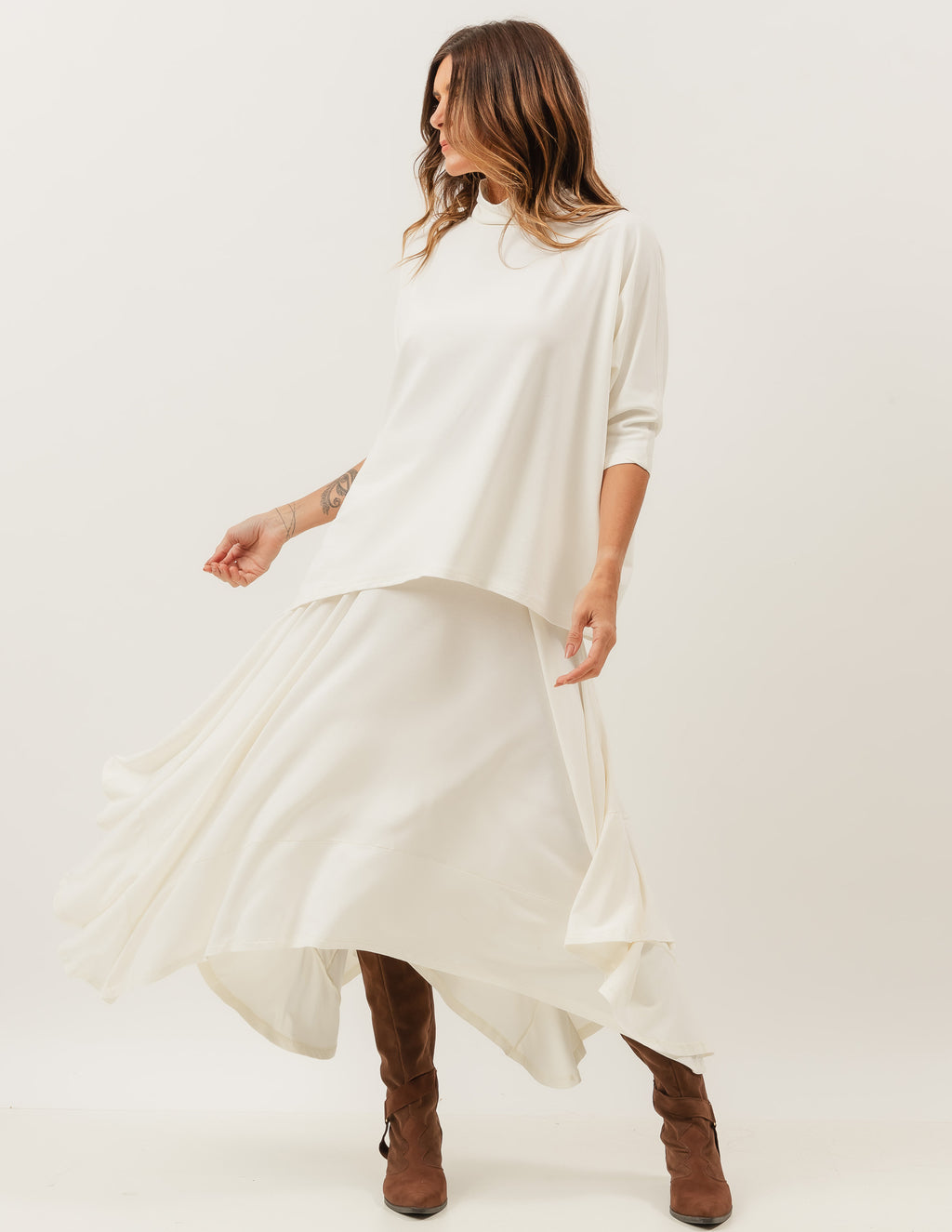 Conjunto Blusa Panamá Off White e Saia Midi Eloá Off White