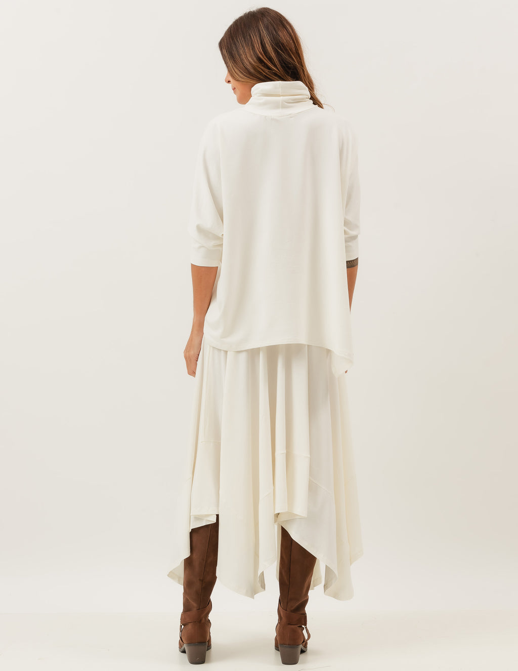 Conjunto Blusa Panamá Off White e Saia Midi Eloá Off White