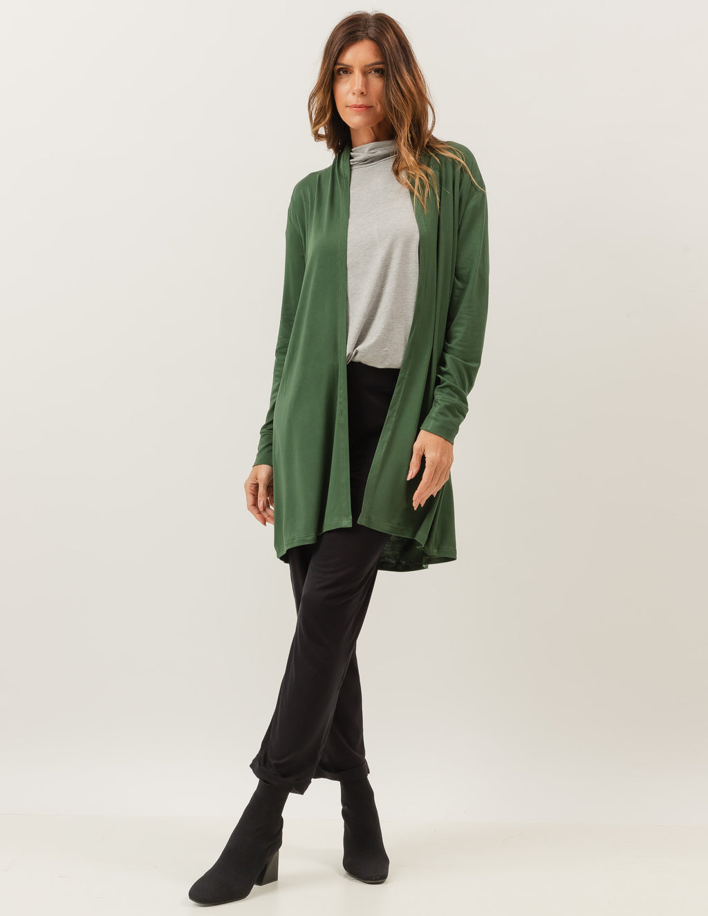 Trijunto Cardigan Verde Militar Blusa Gola Boba Mescla e Calça Preta Paris
