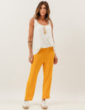 Regata Atenas Off White e Calça Paris Mostarda