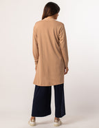 Conjunto regata fendas marinho calça vera preta e cardigan bege