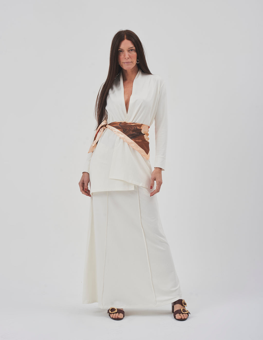 Conjunto Cardigan Off White e Saia Melanie Off White