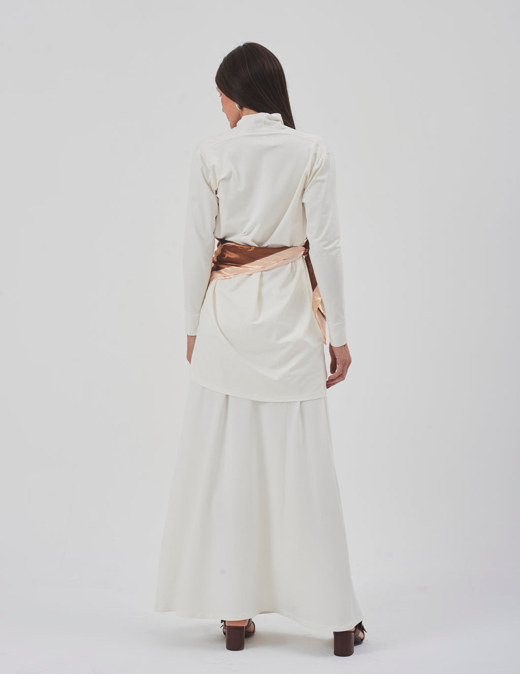 Conjunto Cardigan Off White e Saia Melanie Off White