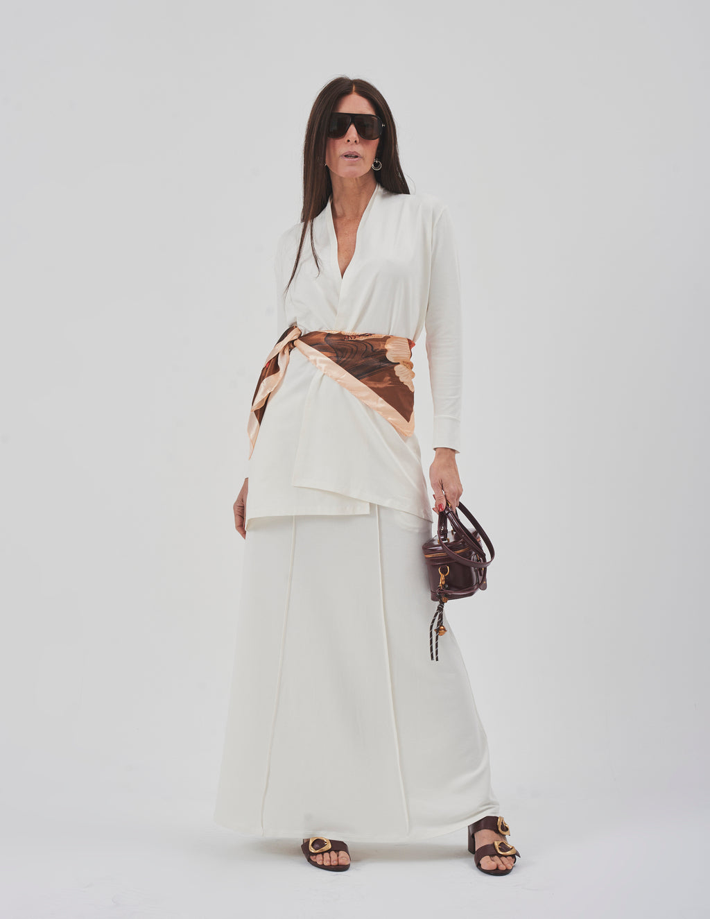 Conjunto Cardigan Off White e Saia Melanie Off White