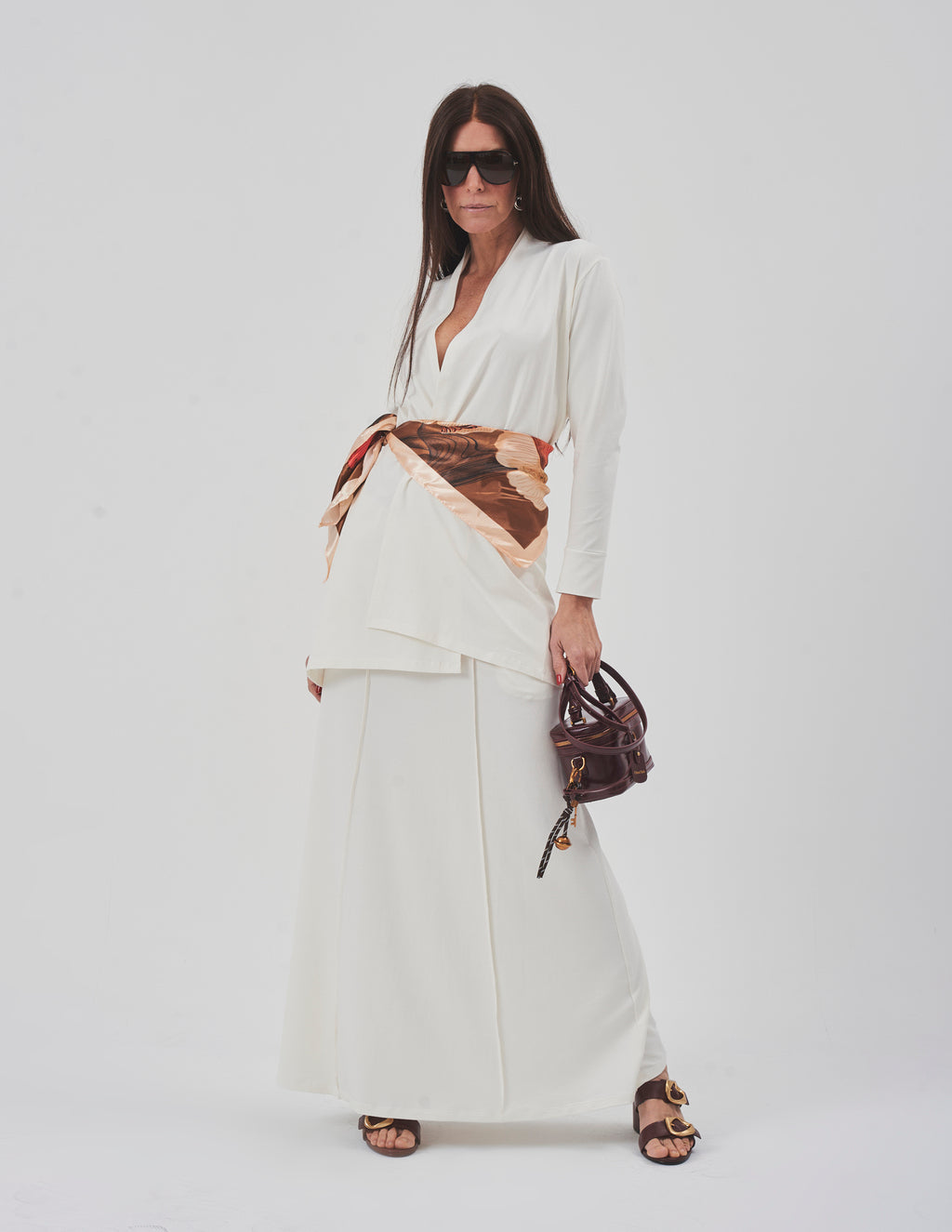Conjunto Cardigan Off White e Saia Melanie Off White